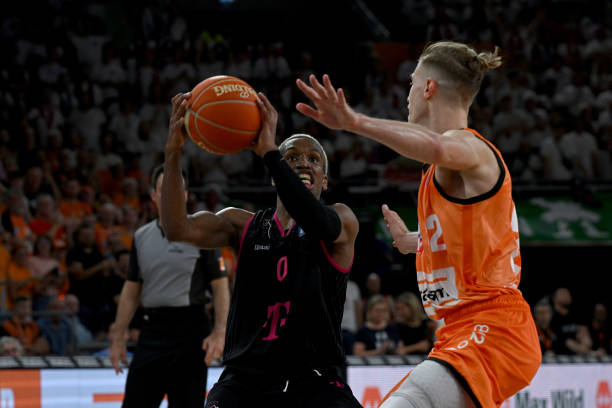 某新秀更是 某新秀更是