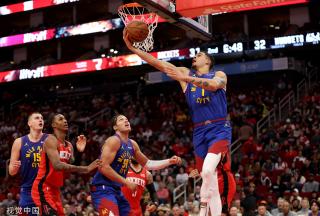 亚的比赛中 亚的比赛中